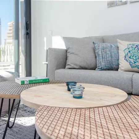 Apartament Urbano Blanco *